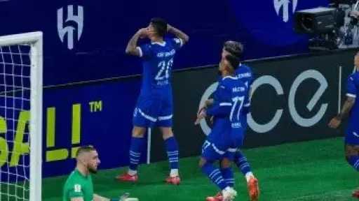 الهلال يحقق فوزًا مهمًا على...