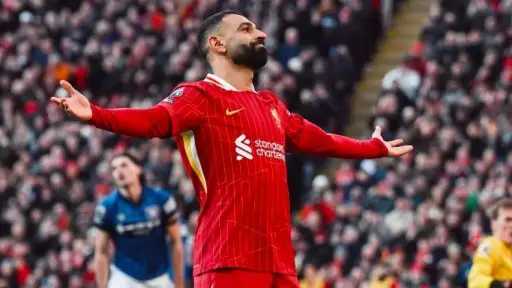 «ناقص جول».. محمد صلاح يقترب...