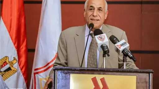 رئيس الزمالك يغادر إلى فرنسا...