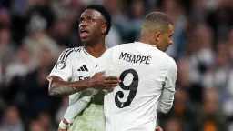 رباعي ريال مدريد ينجو من...