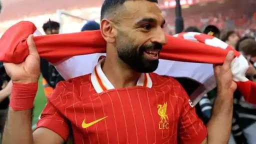 محمد صلاح يُتوّج بجائزة أفضل...