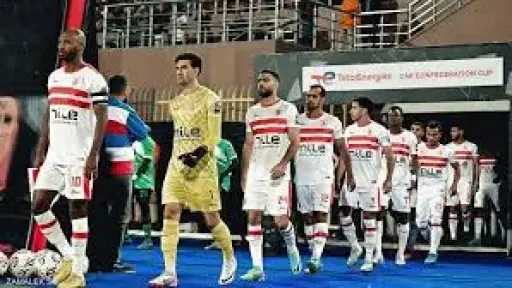 لاعب الزمالك يشاهد المباراة من...