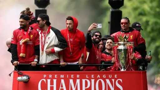 محمد صلاح يتقدم احتفالات ليفربول...